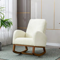 Fauteuil à bascule haut dossier en tissu Teddy crème, base en bois massif, poche latérale