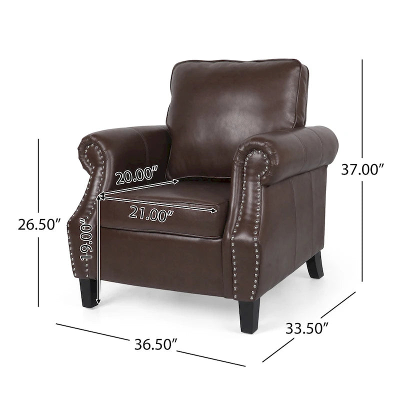 Fauteuil club en similicuir marron cognac avec cloutage et accoudoirs roulés