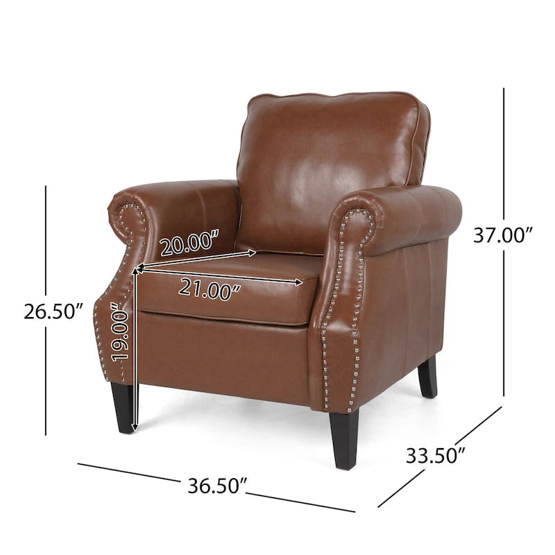 Fauteuil club en similicuir marron cognac avec cloutage et accoudoirs roulés