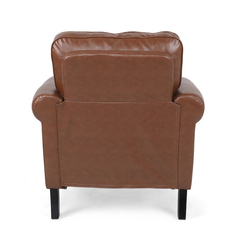 Fauteuil club en similicuir marron cognac avec cloutage et accoudoirs roulés
