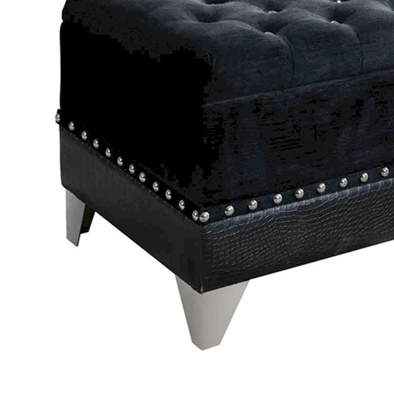 Banc de rangement capitonné noir avec garniture cloutée et pieds en métal