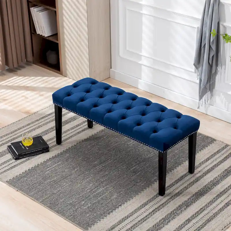 Banc capitonné en velours avec clous décoratifs et pieds en bois