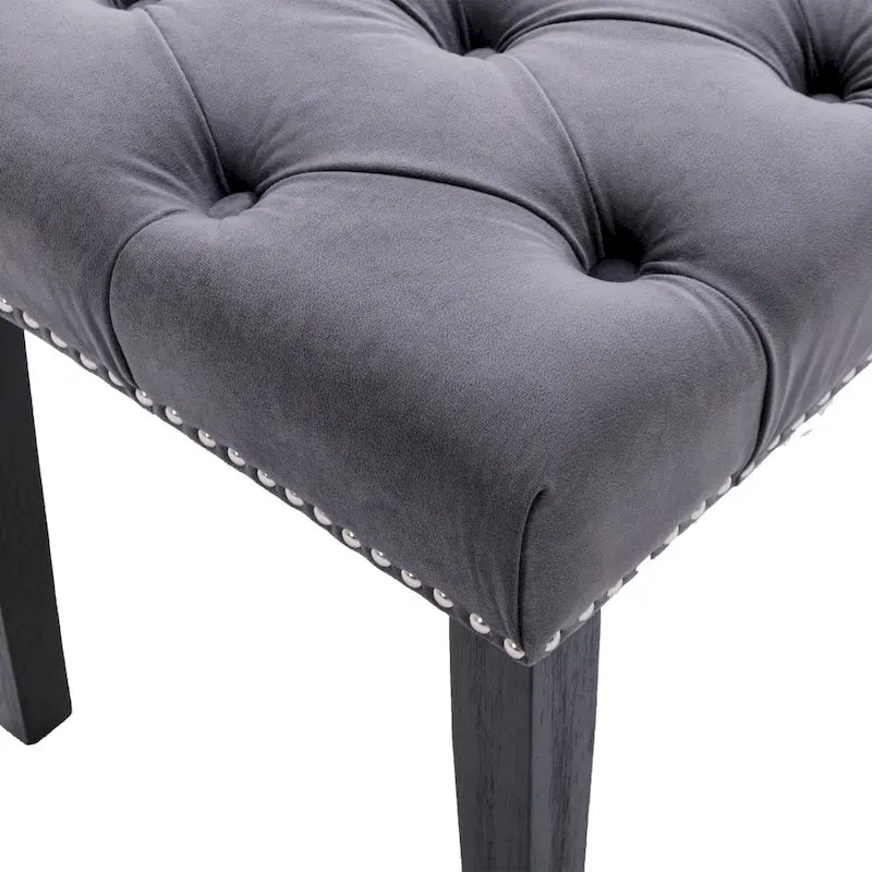 Banc capitonné en velours avec clous décoratifs et pieds en bois