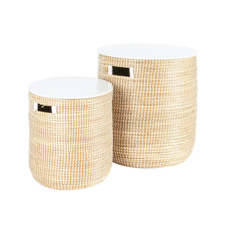 Table d'appoint de rangement en jonc de mer tissé à la main avec plateau en bois blanc