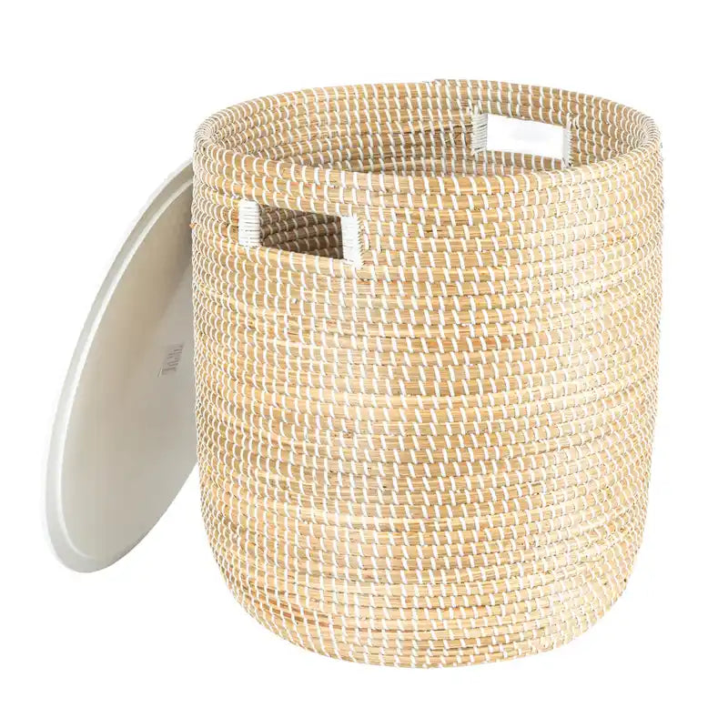 Table d'appoint de rangement en jonc de mer tissé à la main avec plateau en bois blanc