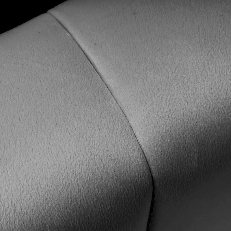 Fauteuil d'appoint en velours avec pieds en métal doré, gris