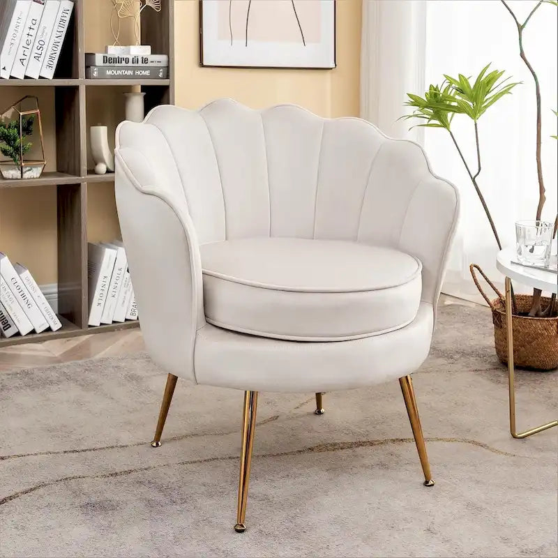 Fauteuil d'appoint en velours avec dossier coquille et pieds en métal doré