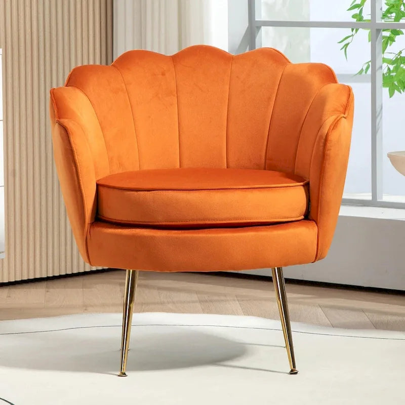 Fauteuil d'appoint en velours avec dossier coquille et pieds en métal doré