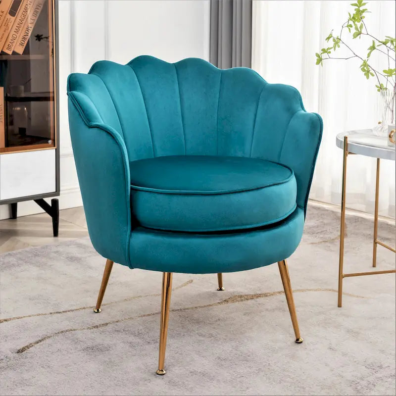 Fauteuil d'appoint en velours avec dossier coquille et pieds en métal doré