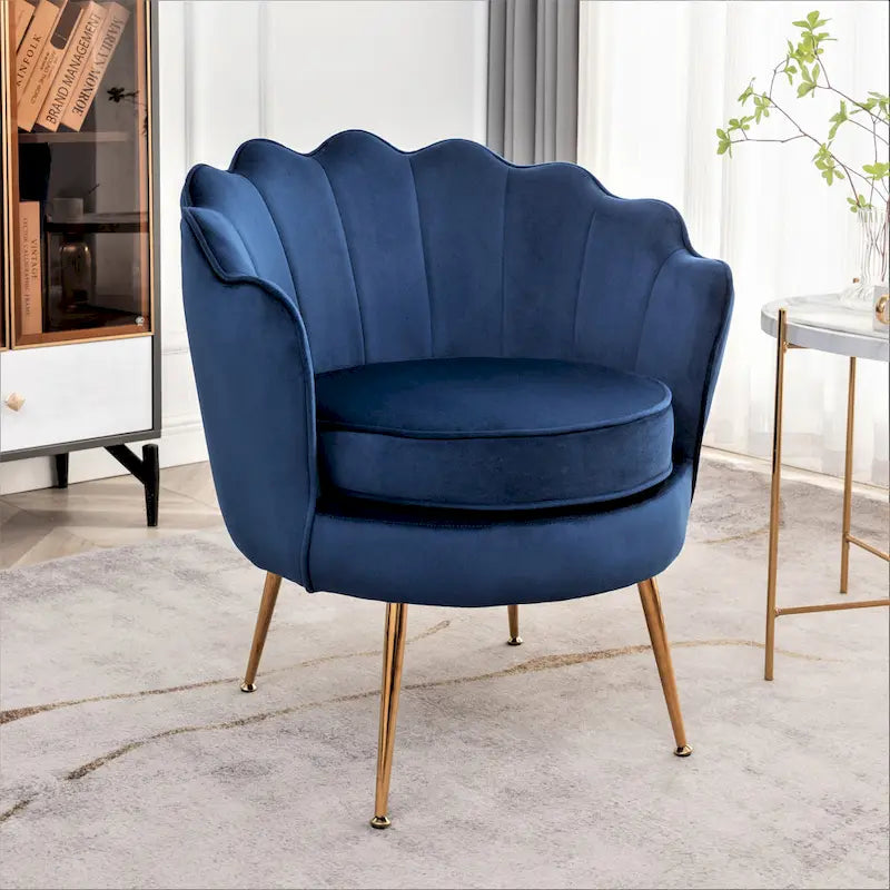 Fauteuil d'appoint en velours avec dossier coquille et pieds en métal doré