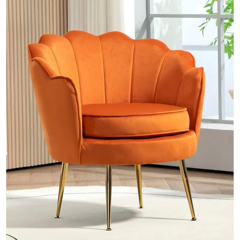 Fauteuil d'appoint en velours avec dossier coquille et pieds en métal doré