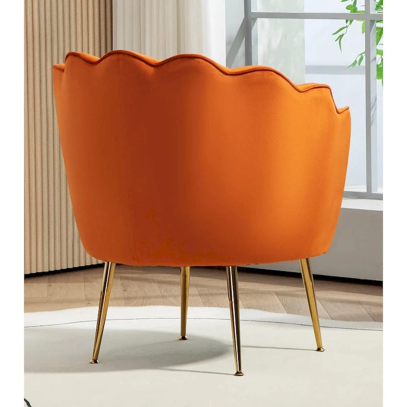 Fauteuil d'appoint en velours avec dossier coquille et pieds en métal doré