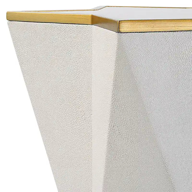 Table d'appoint en similicuir grainé blanc en forme d'étoile avec bordure en feuille d'or