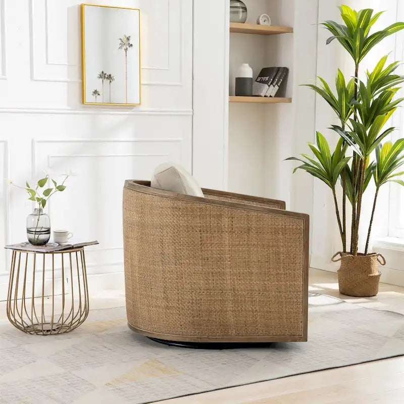 Fauteuil pivotant à 360° avec côtés en rotin et assise en similicuir