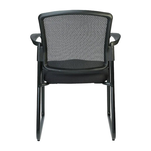 Chaise visiteur noire en maille à dossier avec assise rembourrée, piètement luge et accoudoirs