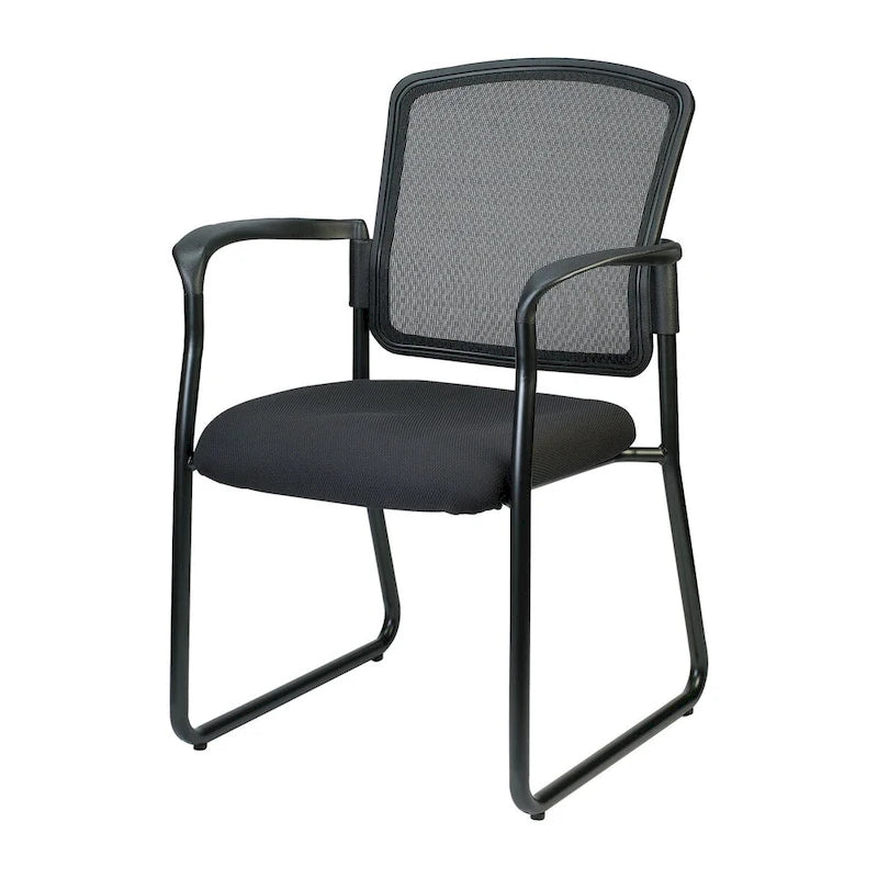 Chaise visiteur noire en maille à dossier avec assise rembourrée, piètement luge et accoudoirs