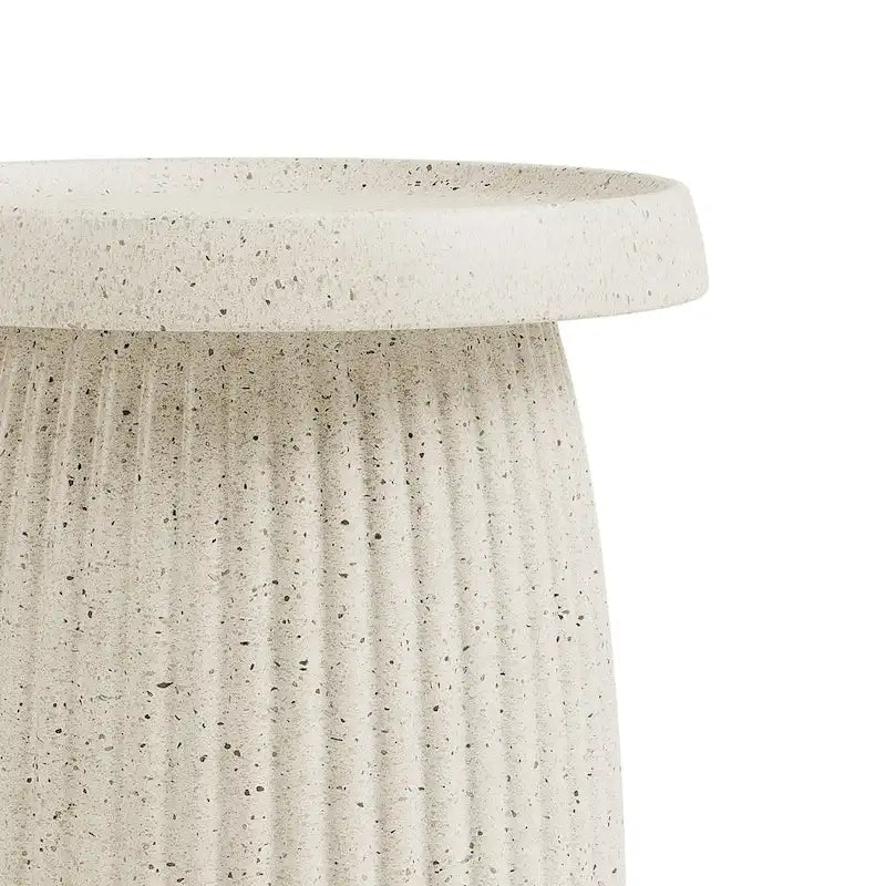 Table d'appoint ronde cannelée avec plateau en béton flocon d'or blanc pierre