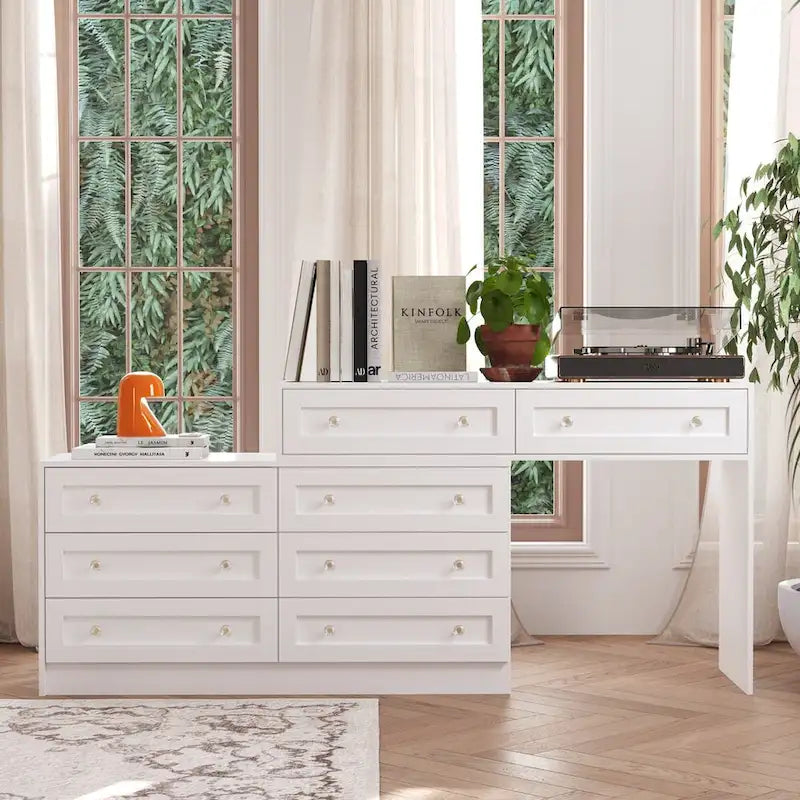 Commode blanche multi-tiroirs avec poignées en cristal et plateau-coiffeuse