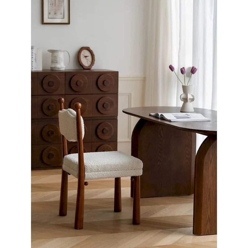 Chaise de salle à manger tapissée à rayures noires et blanches avec pieds tournés en bois massif