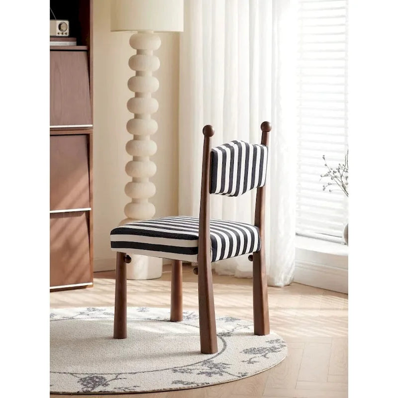 Chaise de salle à manger tapissée à rayures noires et blanches avec pieds tournés en bois massif