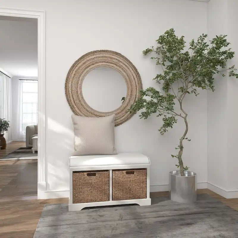 Banc de rangement en pin blanc avec paniers en jonc de mer et assise coussinée