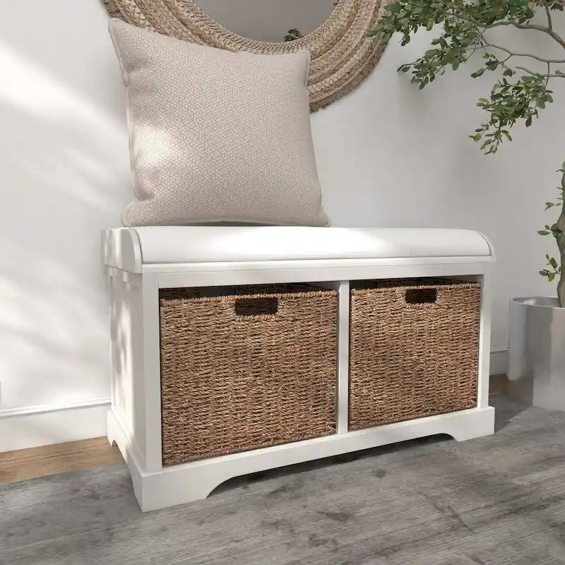 Banc de rangement en pin blanc avec paniers en jonc de mer et assise coussinée