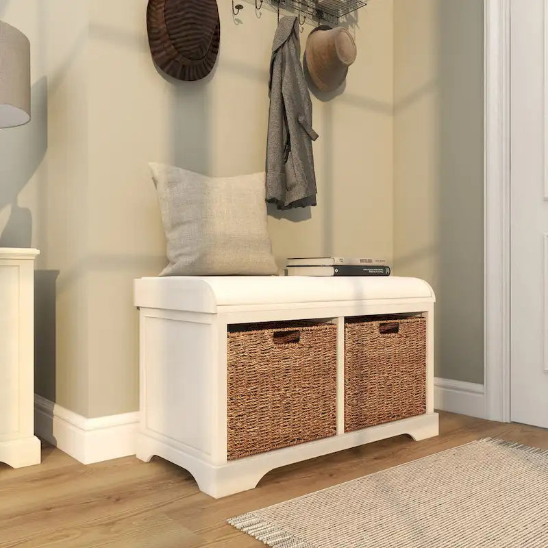 Banc de rangement en pin blanc avec paniers en jonc de mer et assise coussinée